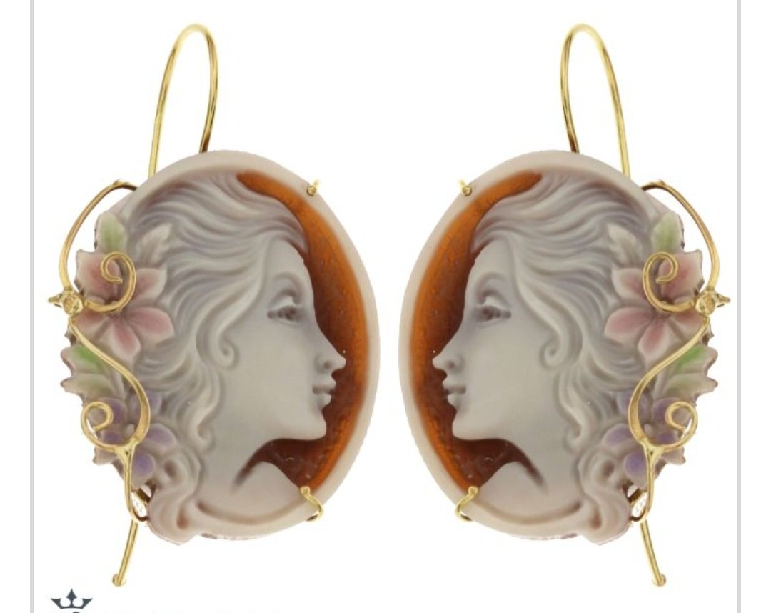 Orecchini con conchiglia sardonica oro 18kt