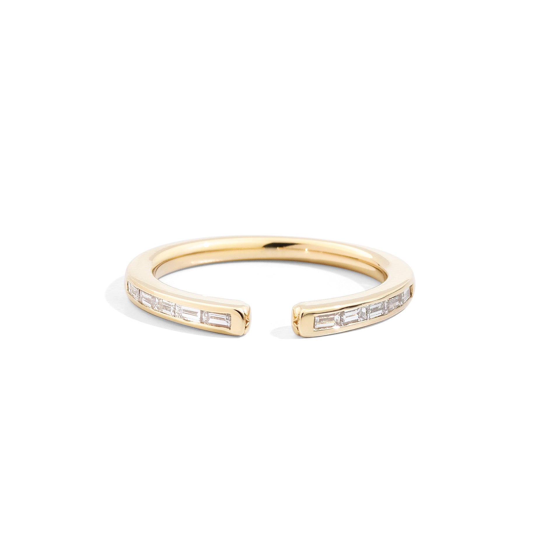 Anello veretta aperta in oro giallo con diamanti baguette More Recarlo